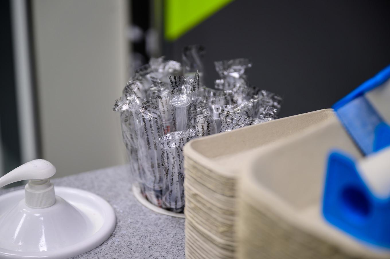 Kina får inte delta i statliga upphandlingar av vårdutrustning i EU. Här ses olika enklare vårdprodukter på ett sjukhus. Arkivbild. Foto: Magnus Lejhall/TT
