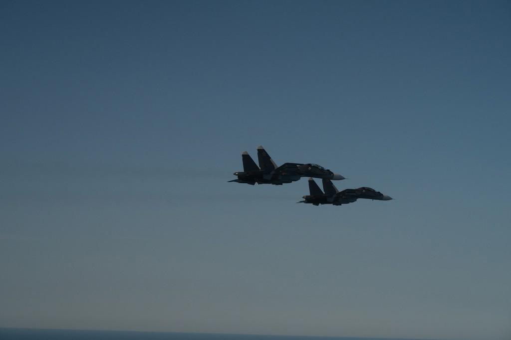 Ryska stridsflygplan fotade av svenska Jas Gripen över Östersjön. Pressbild. Foto: Försvarsmakten