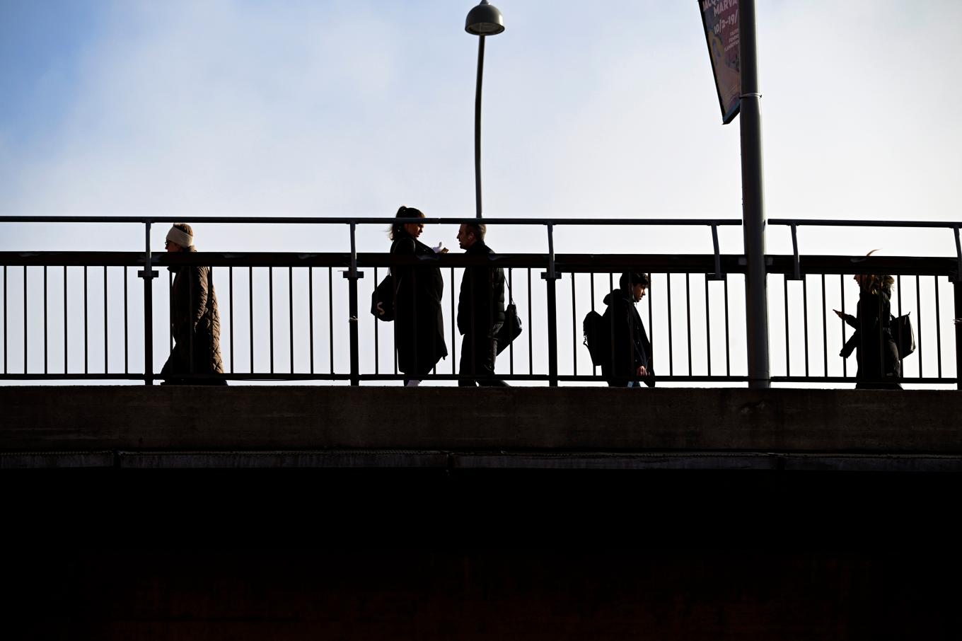 Personer i Norge som gick mer än 100 minuter om dagen tycks ha lägre risk för smärta i ländryggen än de som gick kortare tid. Arkivbild. Foto: Janerik Henriksson/TT