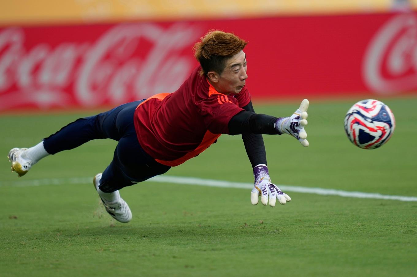 Sydkoreanen Jo Hyeon-Woo, målvakt i regerande mästarklubben Ulsan, som för tillfället spelar klubblags-VM i USA. Från och med nästa säsong kan Jo få konkurrens av en utländsk målvakt. Foto: John Raoux/AP/TT