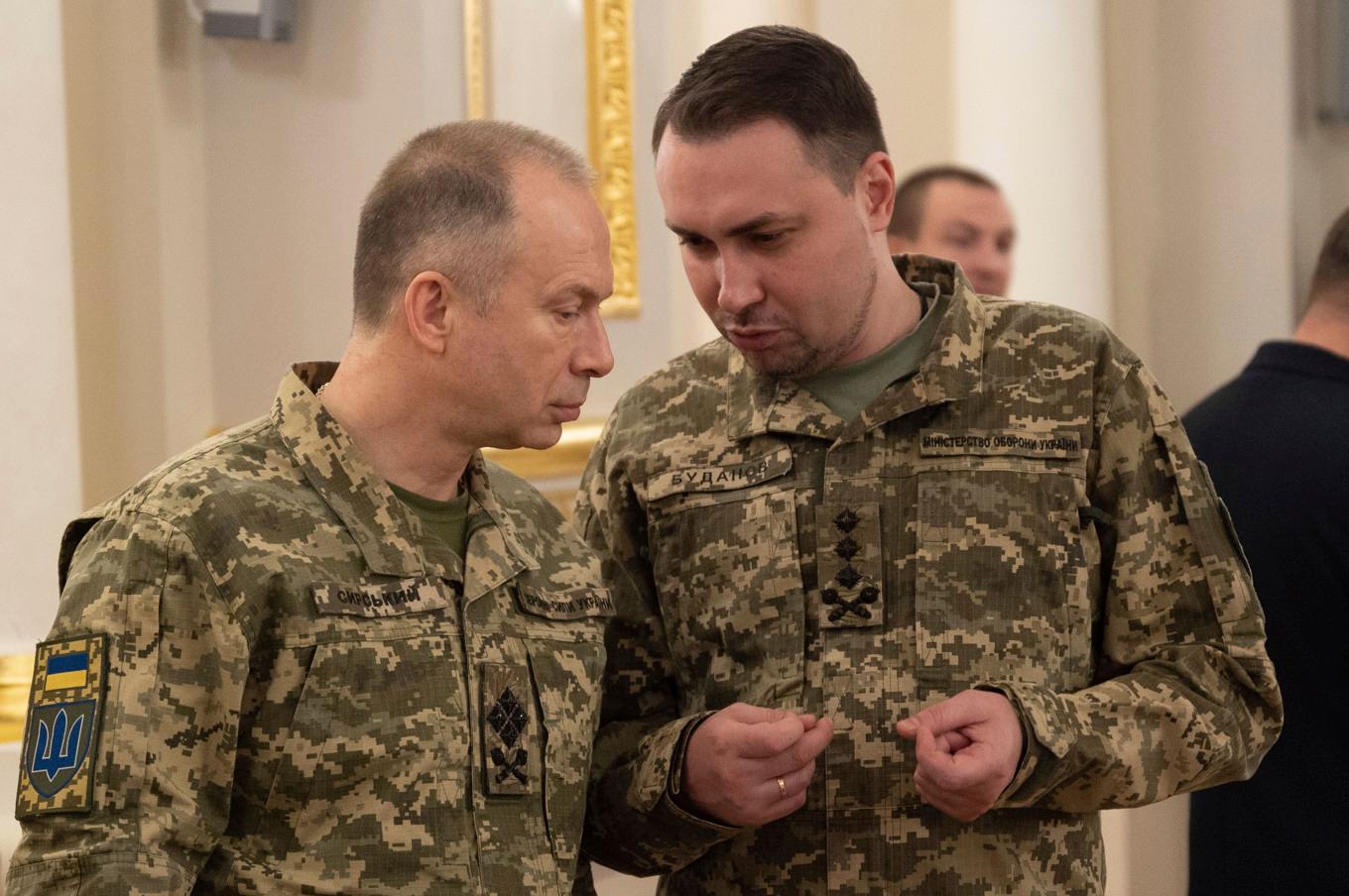 Ukrainas militärchef Oleksandr Syrskyj (till vänster) med generalen Kyrylo Budanov som leder landets militära underrättelsetjänst. Arkivbild. Foto: Ukrainas presidentkansli via AP/TT