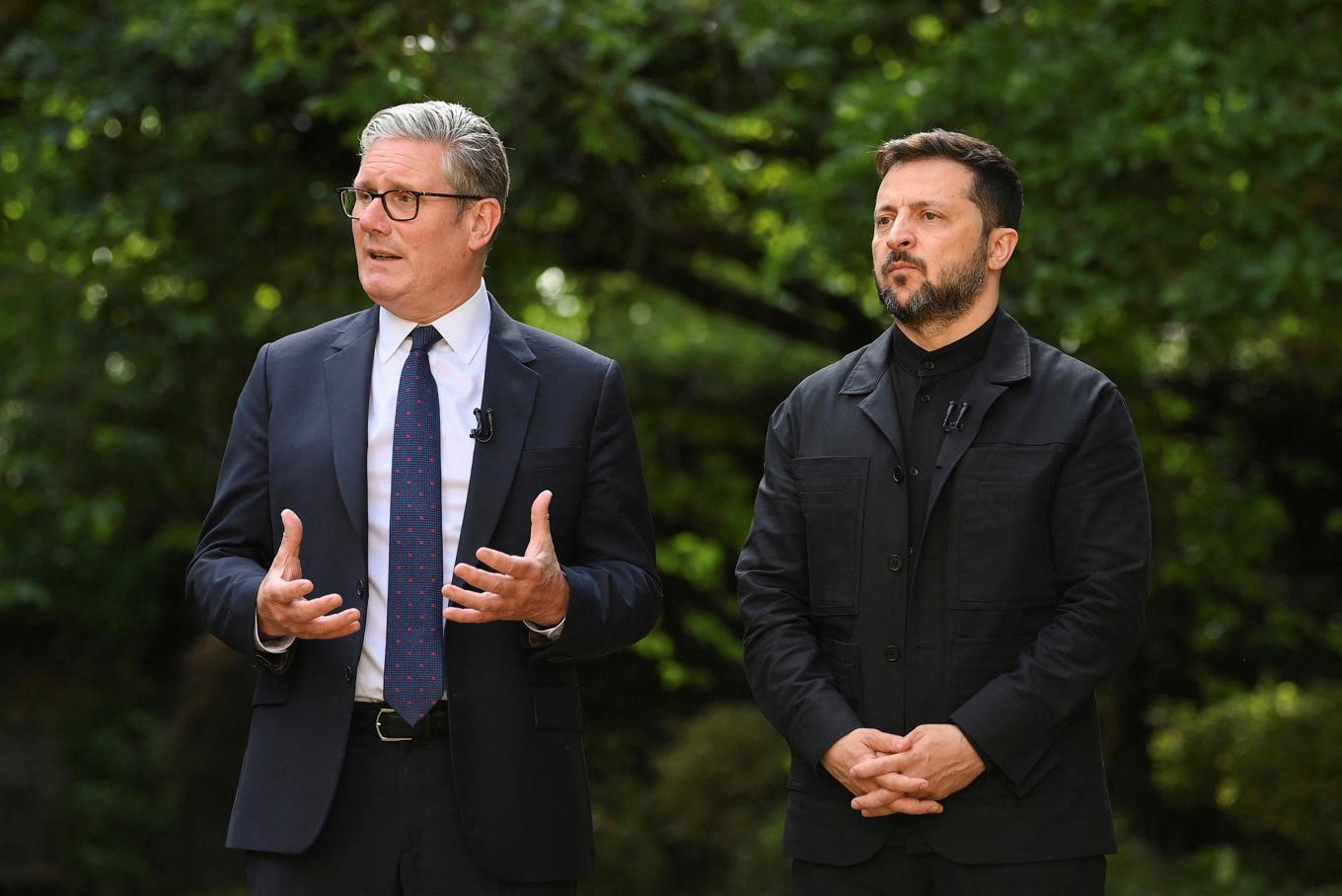 Storbritanniens premiärminister Keir Starmer och Ukrainas president Volodymyr Zelenskyj efter ett möte på 10 Downing Street i London. Foto: Jaimi Joy/Pool via AP/TT