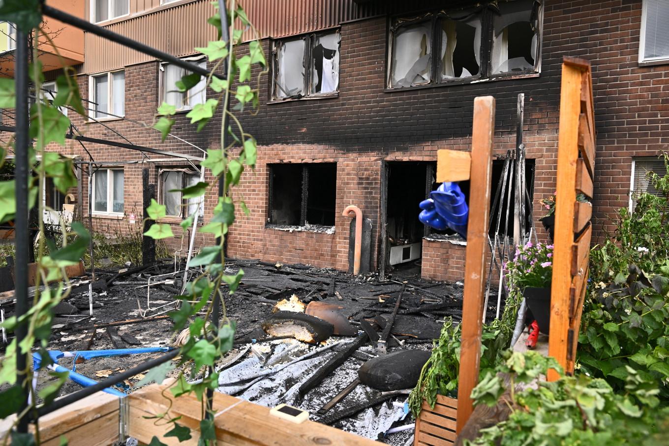 En man sköts av polis i Fisksätra. Han misstänks nu för mordbrand. Foto: Claudio Bresciani/TT