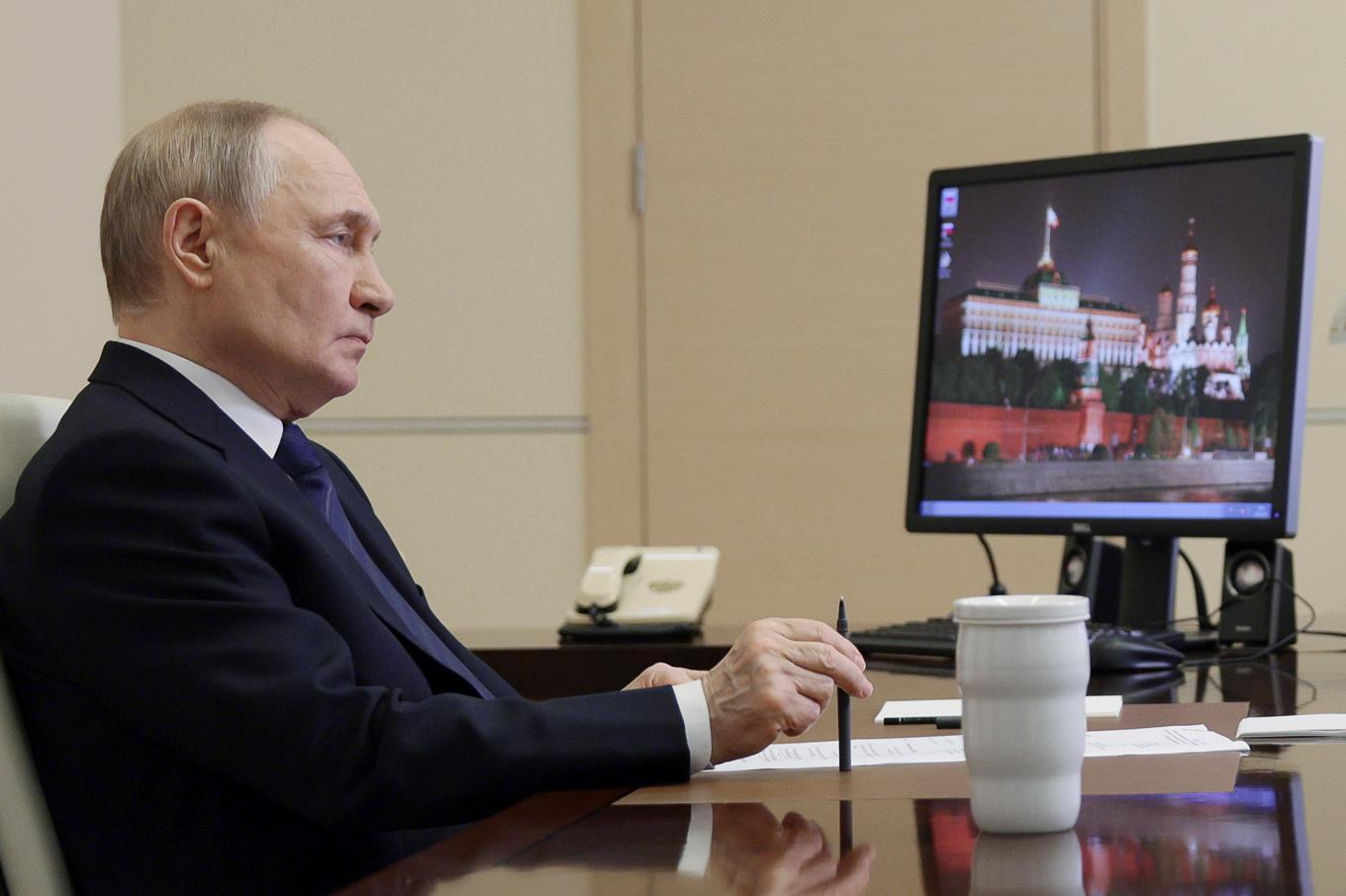 Rysslands president Vladimir Putin kommer inte att resa till Brasilien för ett möte i juli. Däremot ska han delta via videolänk. Foto: Gavriil Grigorov/AP/TT