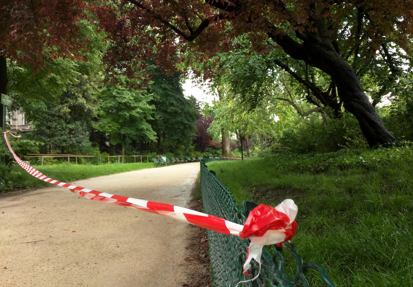 Avspärrningstejp i Paris efter blixtnedslag. Arkivbild. Foto: Raphael Satter/AP/TT