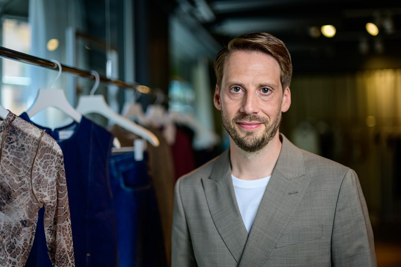 H&M:s vd Daniel Ervér presenterar klädjättens delårsrapport på torsdagen. Foto: Magnus Lejhall/TT