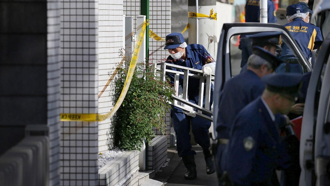 Polis vid lägenheten där kvarlevor från nio personer hittades. Arkivbild från 2017. Foto: JIJI PRESS via AFP/TT