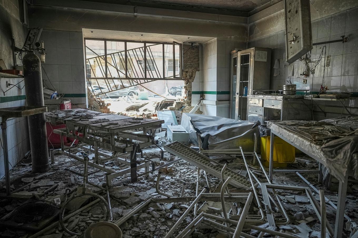 Bild på förstörelse i Evinfängelse, tagen i tisdags, en dag efter Israels anfall. Foto: Mostafa Roudaki/Iranska nyhetsbyrån Mizan via AP/TT