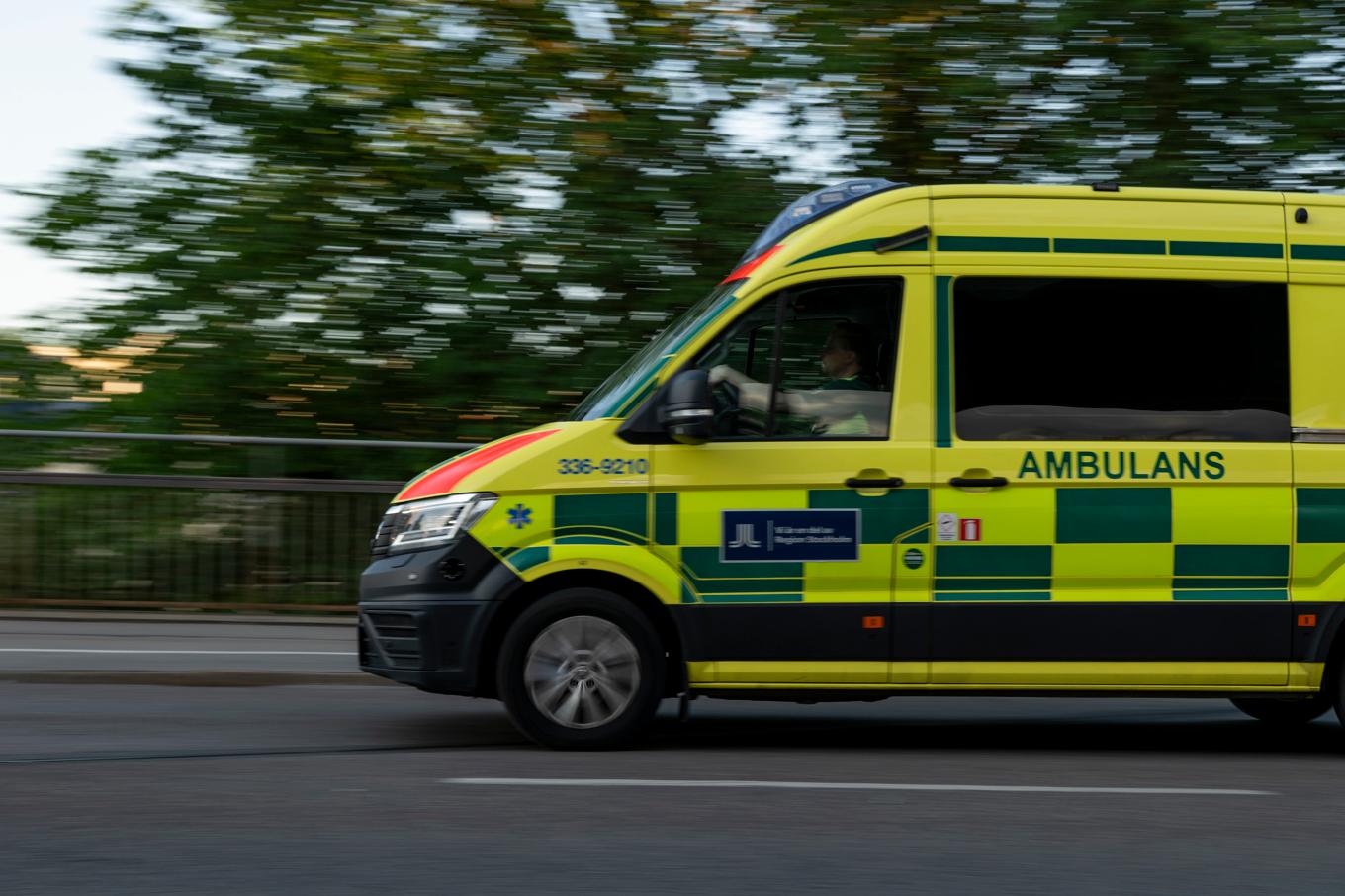 Pojken har förts med ambulans till sjukhus. Arkivbild. Foto: Oscar Olsson/TT