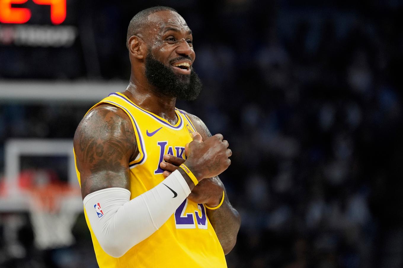 LeBron James förlänger med Lakers. Arkivbild. Foto: Abbie Parr/AP/TT
