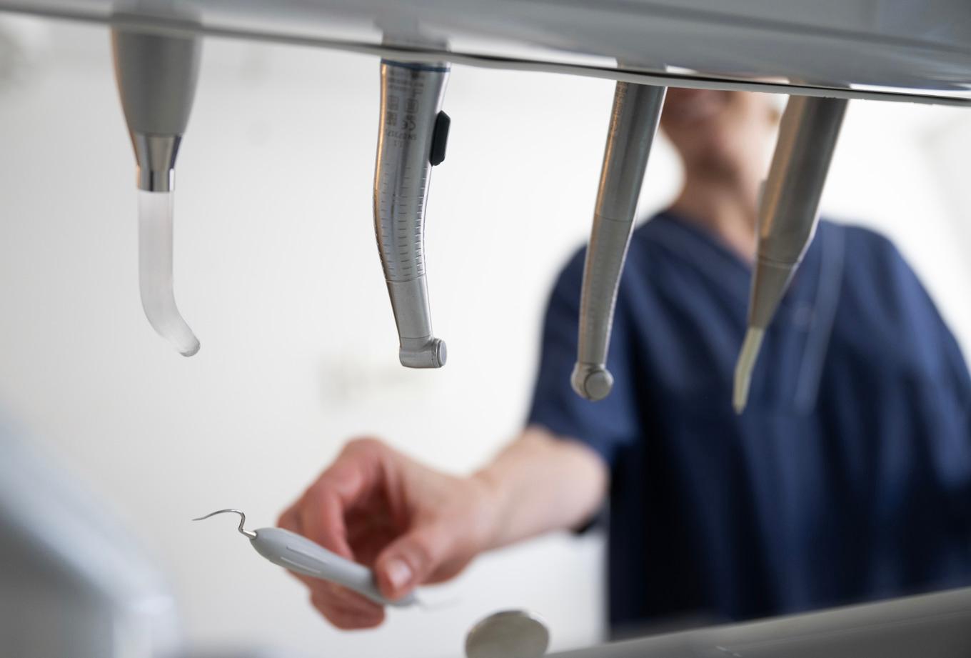 I studien gjordes 107 kliniska undersökningar, vilket ledde till att 87 remisser överlämnades till sjuksköterskor på boenden. Färre än hälften av dessa fick den fullständiga behandling de behövde, enligt SVT. Foto: Fredrik Sandberg/TT