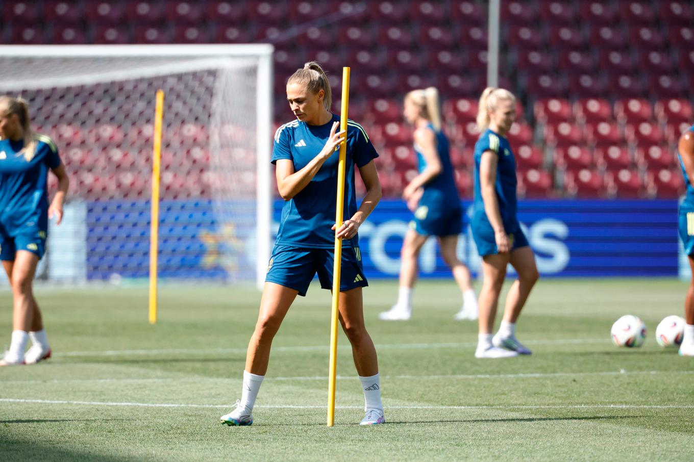 Fridolina Rolfö var tillbaka i träning med landslaget på torsdagen, dagen före EM-premiären mot Danmark. Foto: Adam Ihse/TT