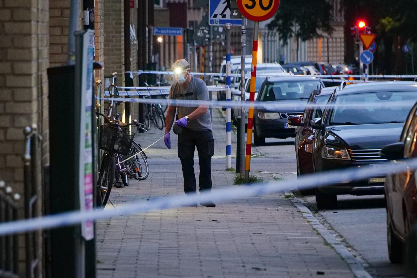 Flera skott avlossades mot ett flerfamiljshus i Malmö under natten mot torsdagen. Foto: Mikael Nilsson/TT