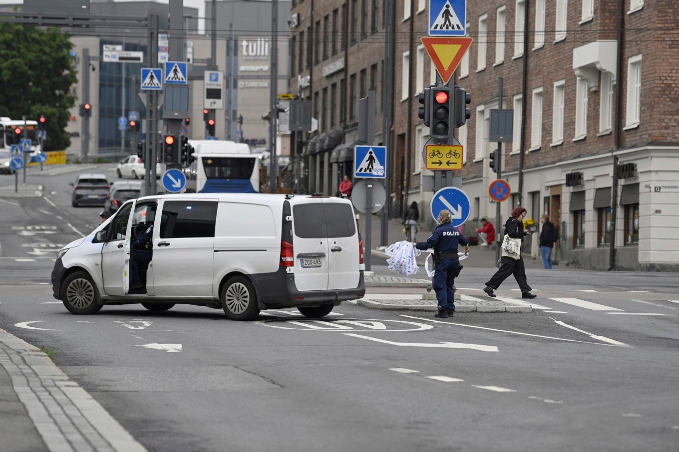 Fyra personer knivhöggs utanför köpcentrumet Ratina i Tammerfors under torsdagen. Foto: Saara Peltola/AP/TT