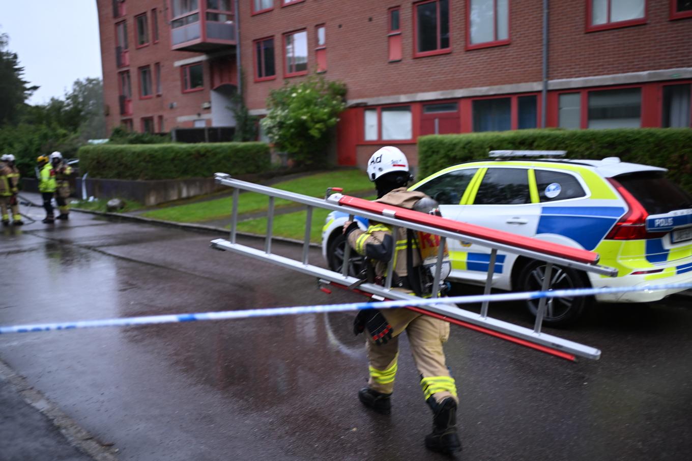 Både entrén och ett intilliggande cykelförråd har fått skador, enligt polisen. Foto: Björn Larsson Rosvall/TT
