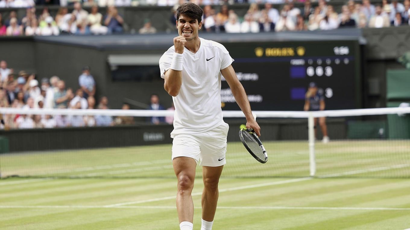 Carlos Alcaraz dominerar på gräset efter två raka Wimbledon-titlar, men flera spelare knackar på dörren och Jannik Sinner lär vilja ha revansch efter den bittra finalförlusten i Paris. Foto: Julian Finney/Getty Images