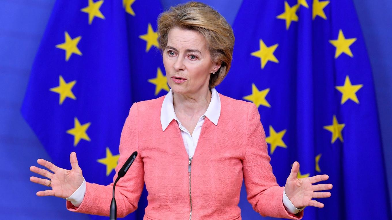 von der Leyens EU ser inte längre medborgarna som fria individer. De betraktas som kuggar i ett maskineri som ska styras uppifrån, skriver Paul Holmgren. Foto: John Thys/AFP via Getty Images