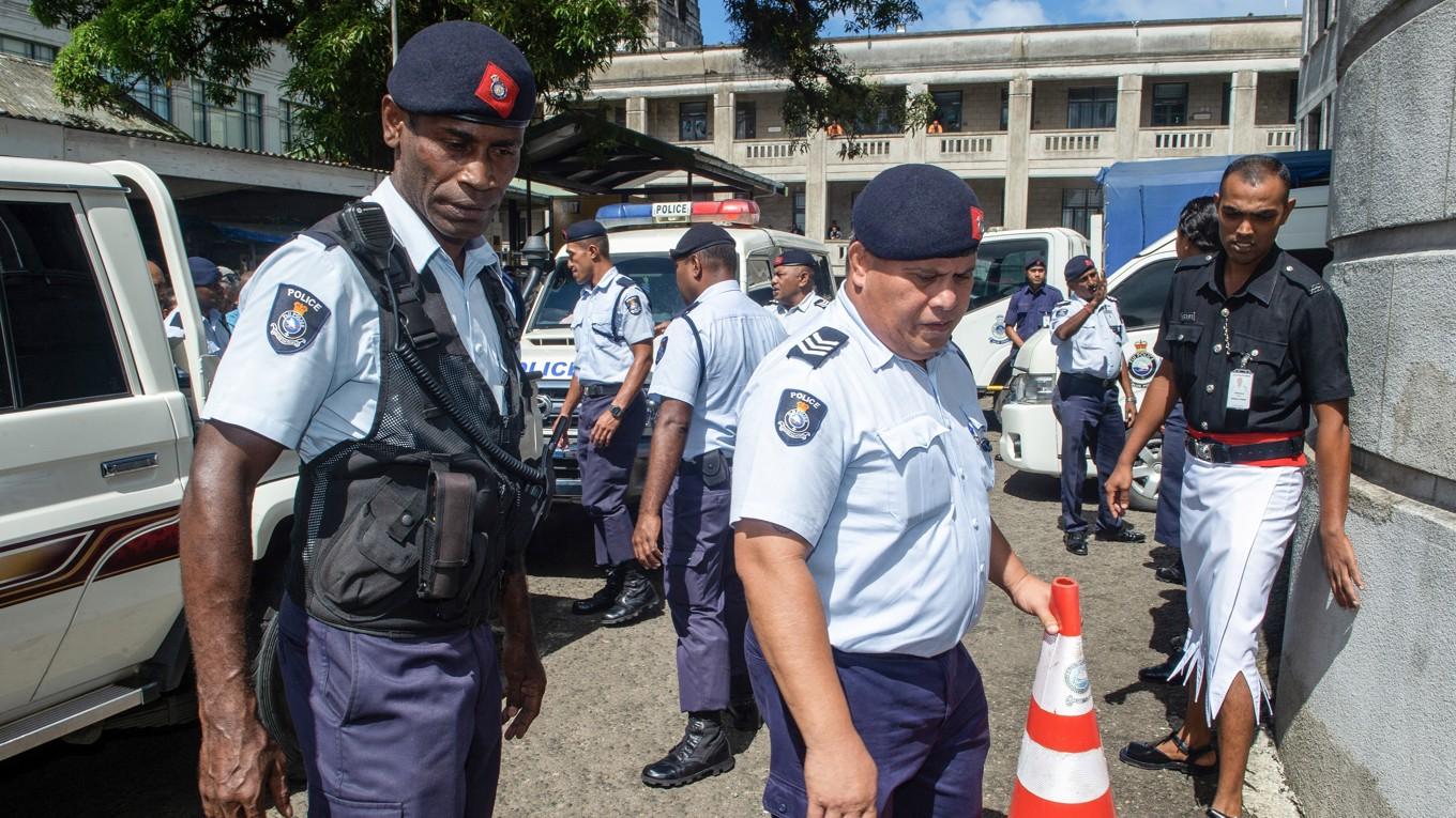 Fijiansk polis i huvudstaden Suva. Nyligen gjordes landets största narkotikabeslag någonsin.
Foto: Leon Lord/AFP via Getty Images