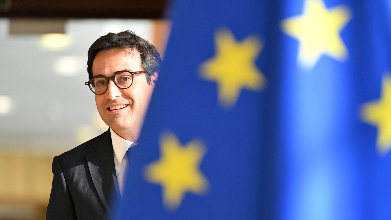 Stephane Sejourne, EU:s vice ordförande med ansvar för välstånd och industristrategi, inför ett möte med kommissionärskollegiet i Bryssel den 21 maj. Foto: Nicolas Tucat/AFP via Getty Images