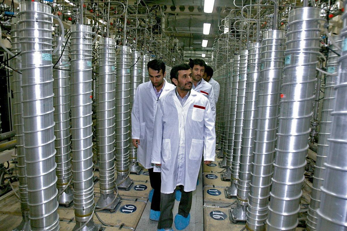 Irans dåvarande president Mahmoud Ahmadinejad besöker anrikningsanläggningen i Natanz 2008. Foto: Office of the Presidency of the Islamic Republic of Iran via Getty Images