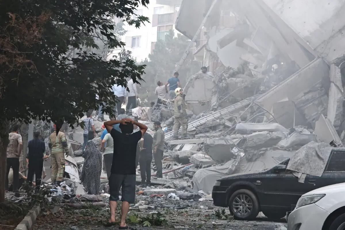 Förödelse efter en israelisk attack i Teheran den 13 juni. Foto: Majid Saeedi/Getty Images