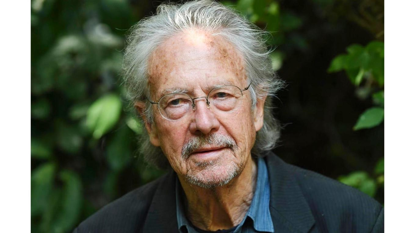 År 2019 tilldelades österrikaren Peter Handke (född 1942) Nobelpriset i litteratur med motiveringen att hans språkkonst ”har utforskat periferin och människans konkreta erfarenhet”. Foto: Alain Jocard/AFP via Getty Images