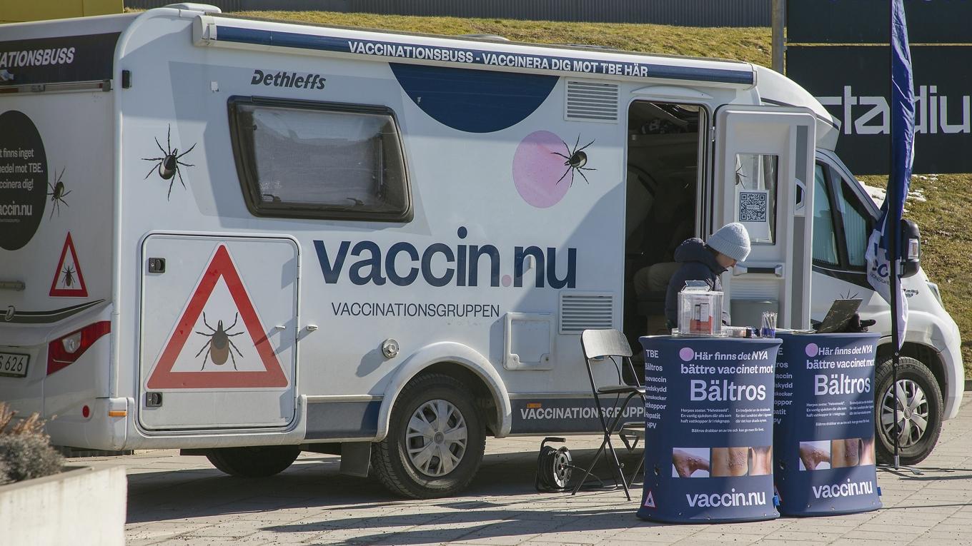Ute i landet förekommer vaccinationsbussar som erbjuder vaccination mot TBE. Foto: Fotograferna Holmberg/TT