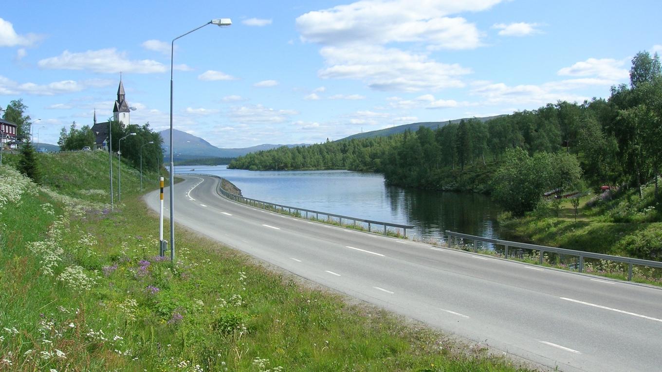 Tärnaby och andra orter på landsbygden skulle utvecklas bättre om man fick ta fram lokala lösningar utan att begränsas av stelbenta regler och gamla attityder, menar krönikören. Foto: RANVÆRING/CC BY-SA 4.0