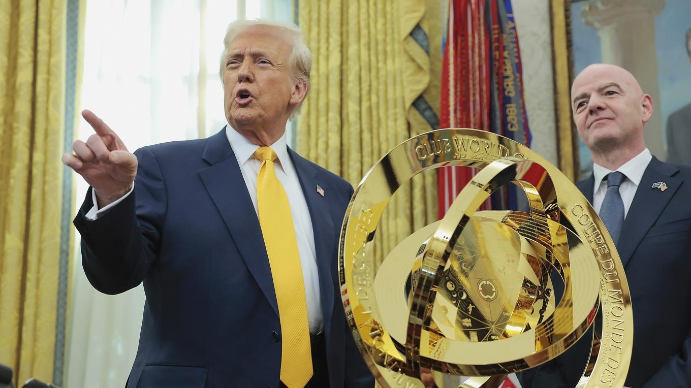 USA:s president Donald Trump och Fifabasen Gianni Infantino presenterade den nya VM-trofén i Washington den 7 mars. Foto: Anna Moneymaker/Getty Images
