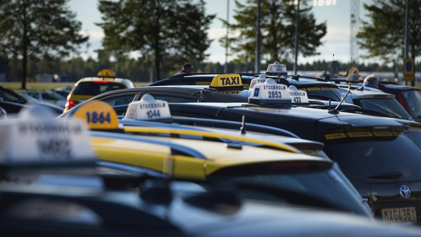Avregleringen ledde till en överetablering som gynnar svarttaxi, menar Mikael Hjorth på Luleå taxi. Foto: Pontus Lundahl/TT