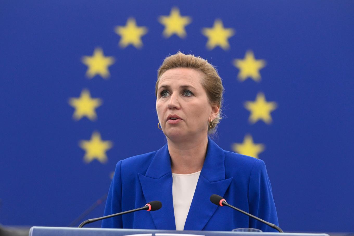 Danmarks statsminister Mette Frederiksen talar inför EU-parlamentet i Strasbourg. Foto: Pascal Bastien/AP/TT