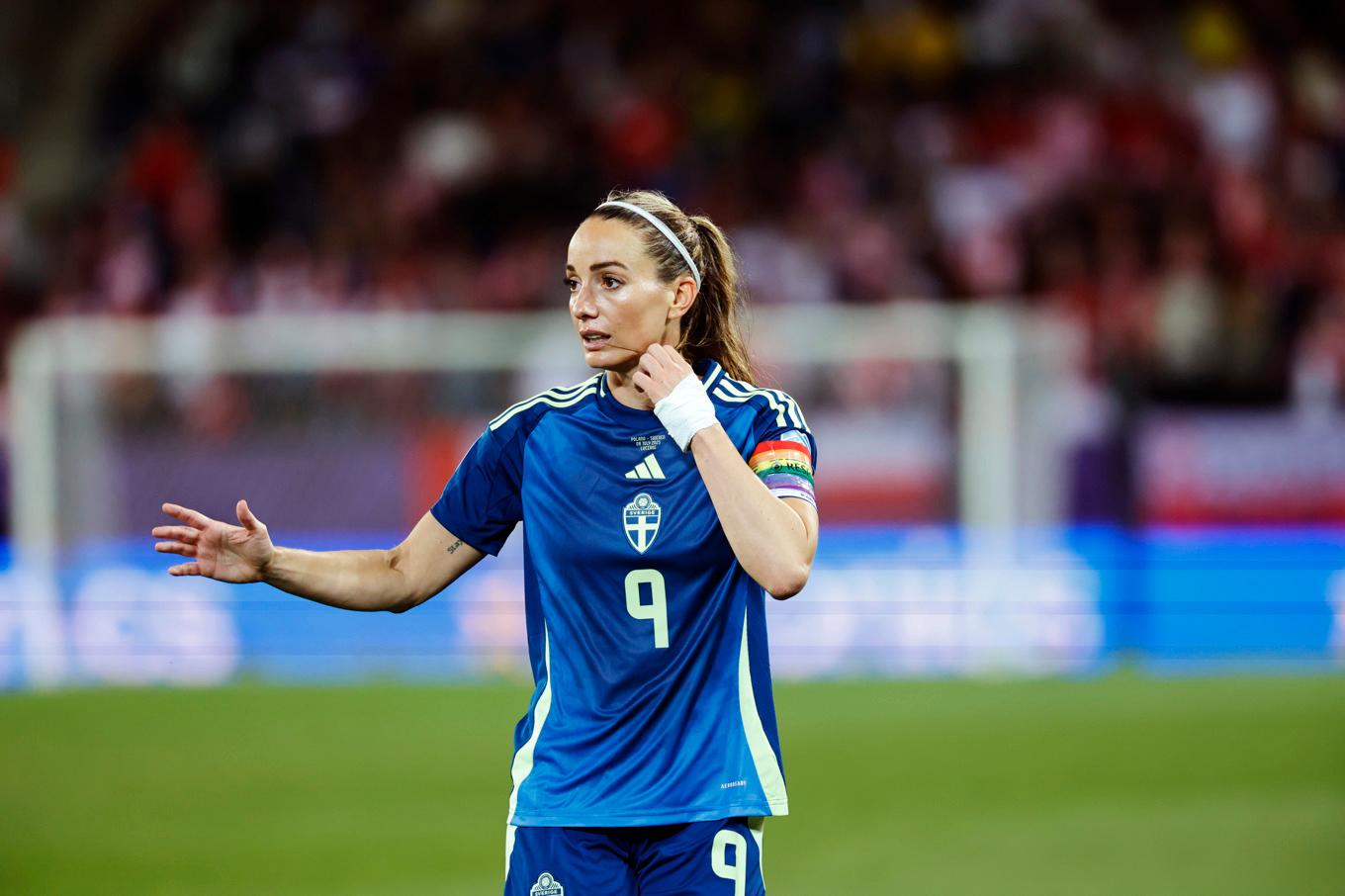 Sveriges Kosovare Asllani under tisdagens match mellan Polen och Sverige i fotbolls-EM. Foto: Adam Ihse/TT