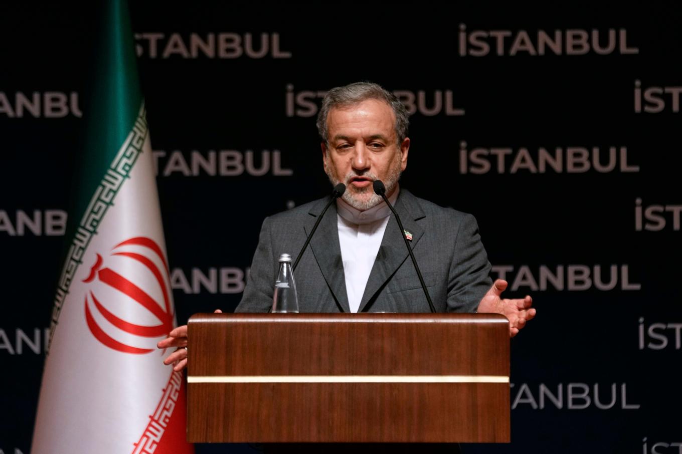 Irans utrikesminister Abbas Araghchi uppger att de gripit en fransk-tysk tonåring som cyklade genom landet. Arkivbild. Foto: Khalil Hamra/AP/TT
