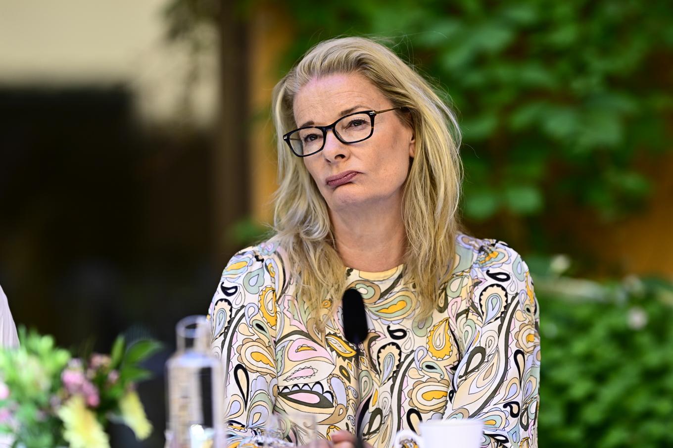 Forskningsminister Lotta Edholm (L) vid regeringens sommarfika i Rosenbad under torsdagen.
Foto: Magnus Lejhall / TT / Kod 10658 Foto: Magnus Lejhall/TT