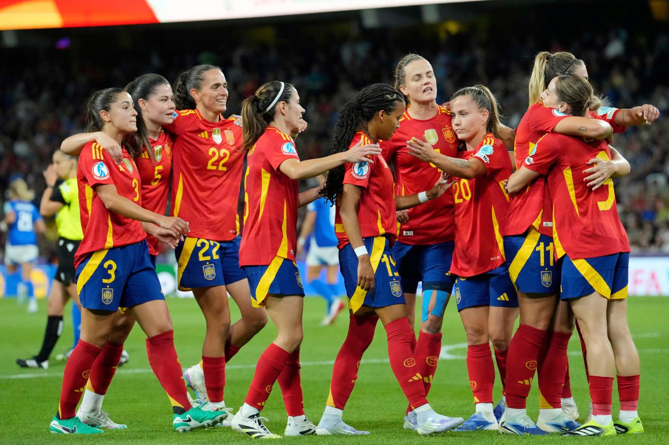 Spanien firade efter Esther González mål mot Italien. Foto: Martin Meissner/AP/TT