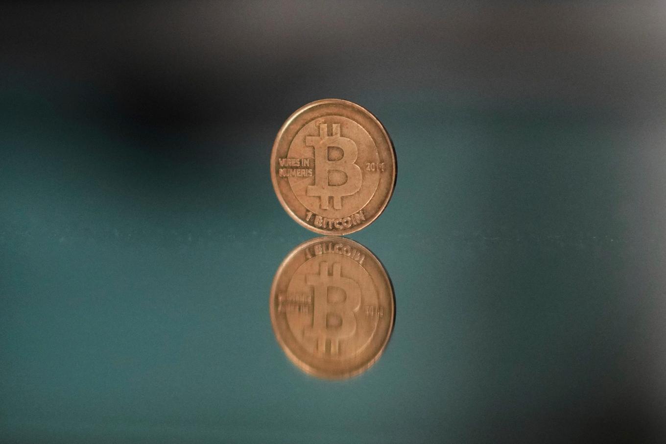 Kryptovalutan bitcoin fortsätter att stiga. Arkivbild. Foto: Petr David Josek/AP/TT