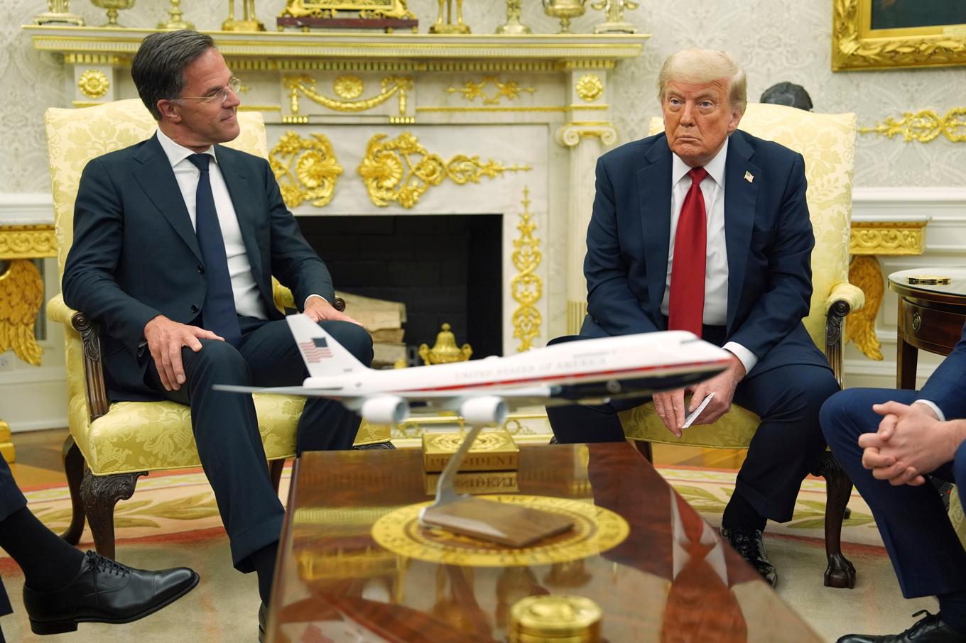 USA:s president Donald Trump tillsammans med Natos generalsekreterare Mark Rutte inför deras möte i Vita huset på måndagen. Foto: Evan Vucci/AP/TT