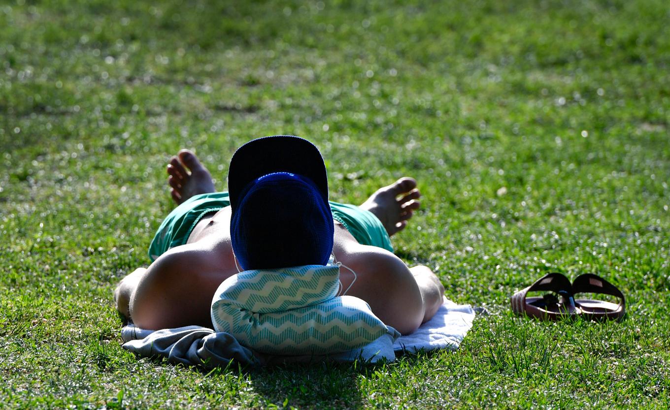 SMHI utfärdar höga temperaturer för tisdag, onsdag och torsdag i inre delarna av mellersta Norrland. Under mitten av veckan väntas maximal dagstemperatur bli minst 30 grader och lokalt upp till 33 grader. Foto: Anders Wiklund/TT