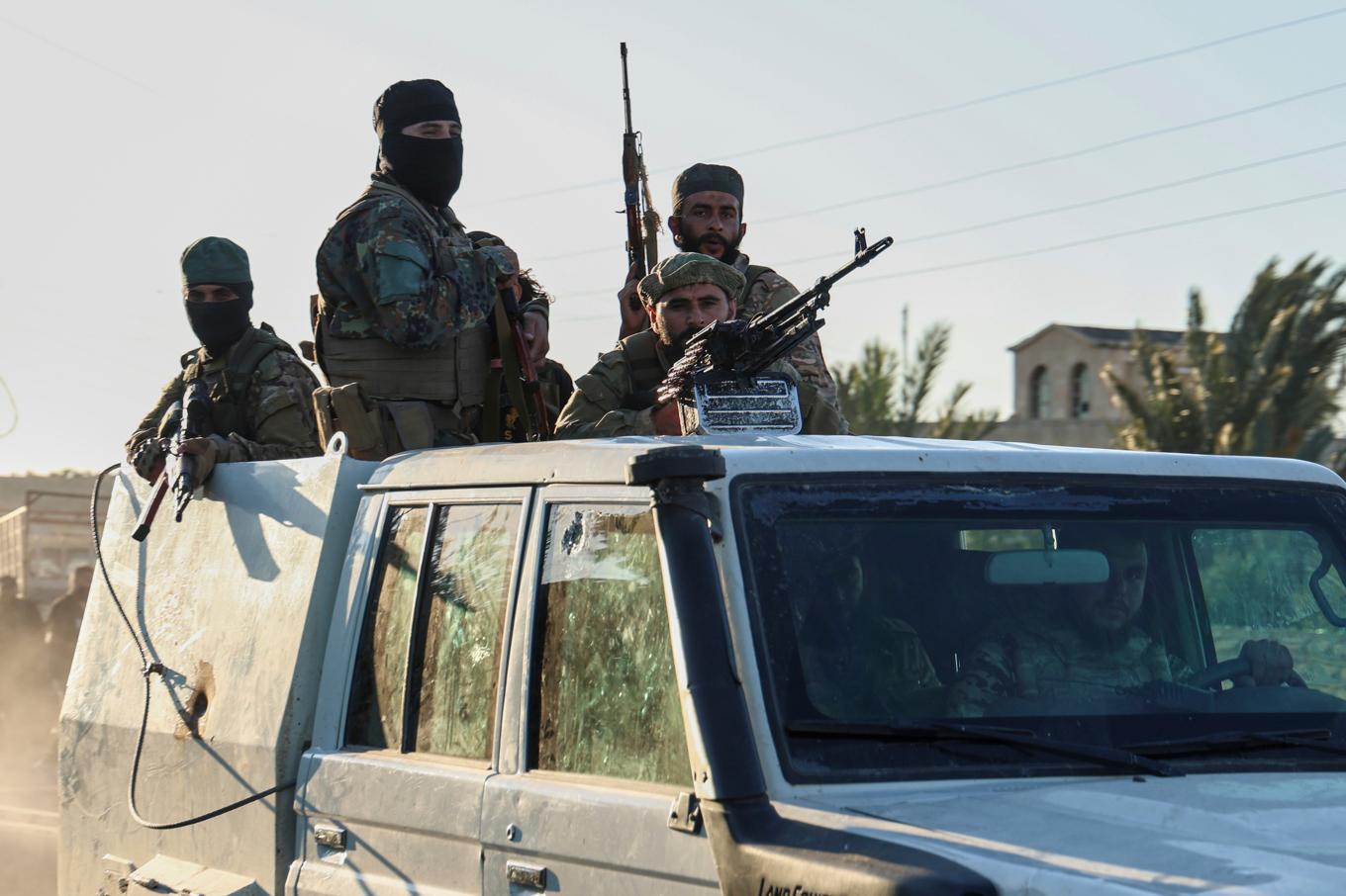 Syriska regeringsstyrkor i utkanten av Sweida på måndagen. Foto: Ghaith Alsayed/AP/TT