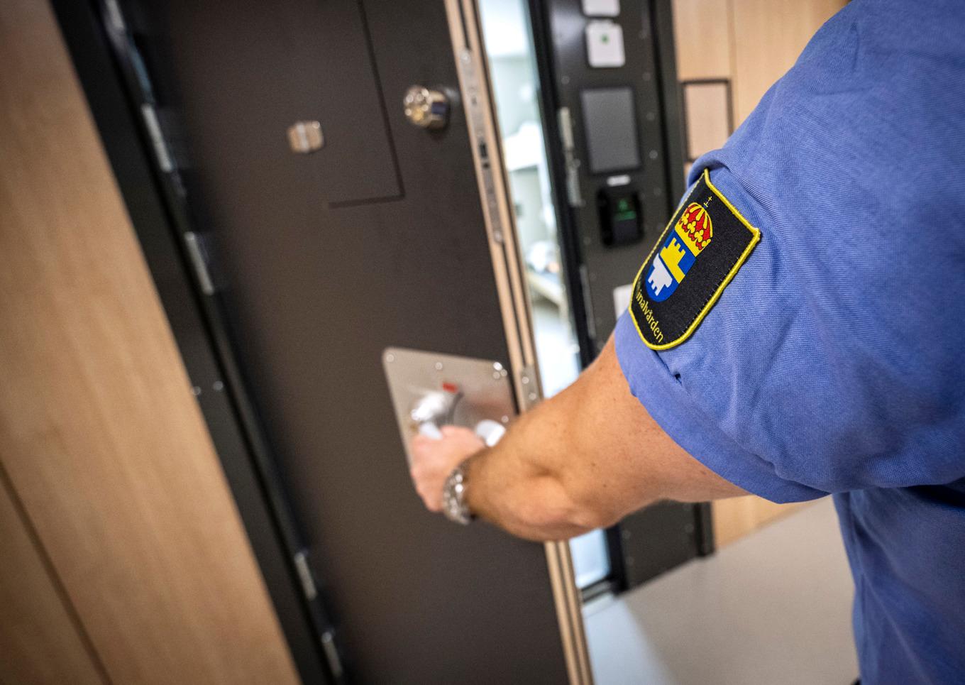 Intagna på häkten talar med varandra genom avloppsrör och dörrglipor, enligt DN:s granskning. Foto: Johan Nilsson/TT