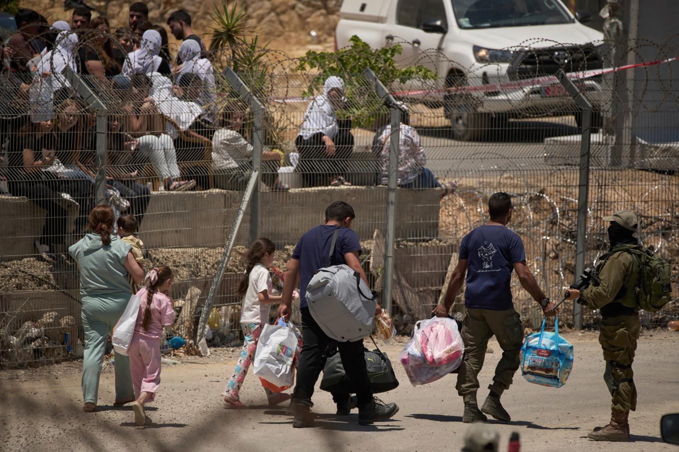 Syriska druser återvänder till Syrien efter de senaste dagarnas våldsamheter i området. Foto: Leo Correa/AP/TT