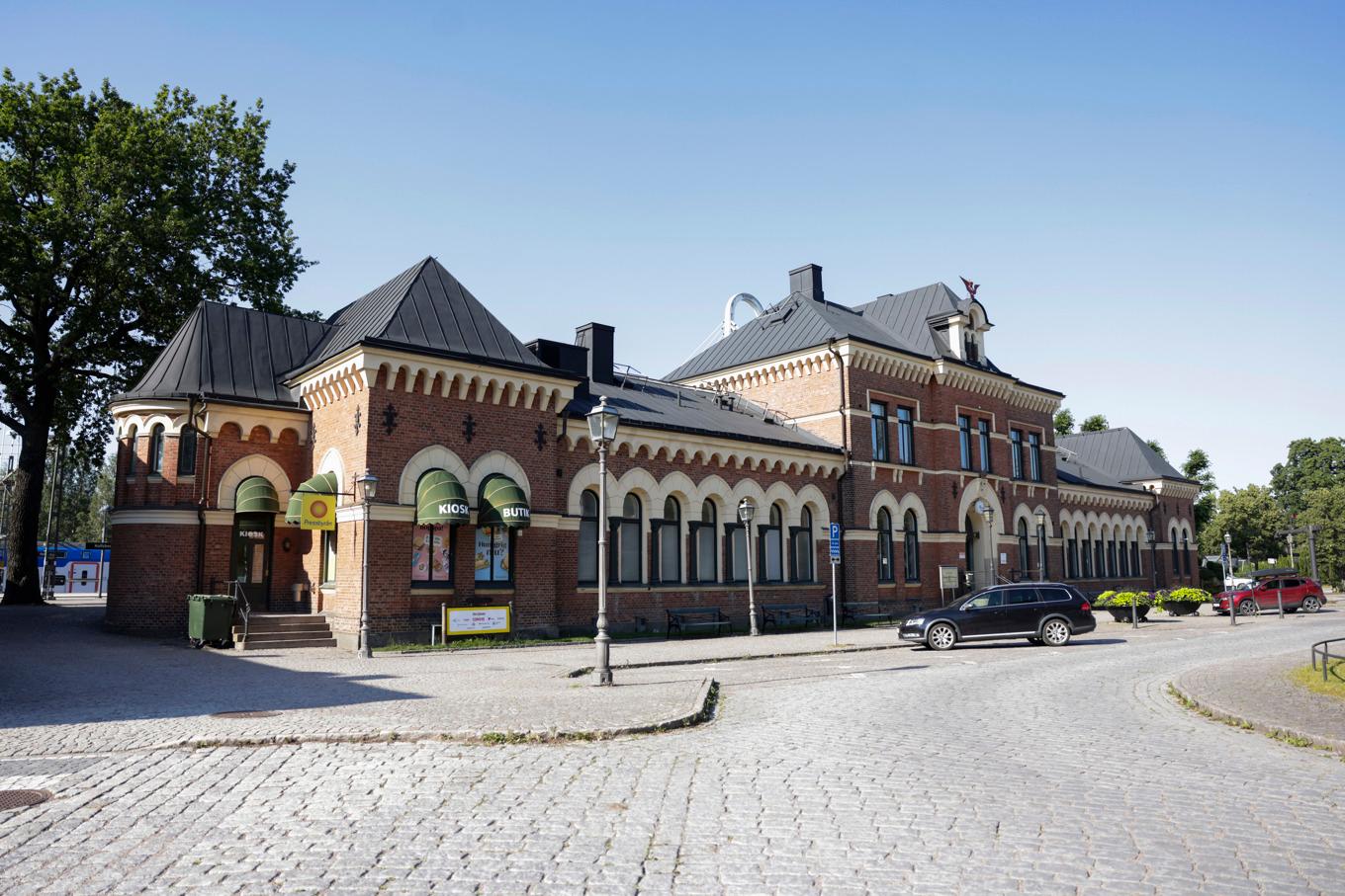 Ett grovt våldsbrott har skett i anslutning till Hallsbergs station. En skadad person har förts till sjukhus. Foto: Kicki Nilsson/TT