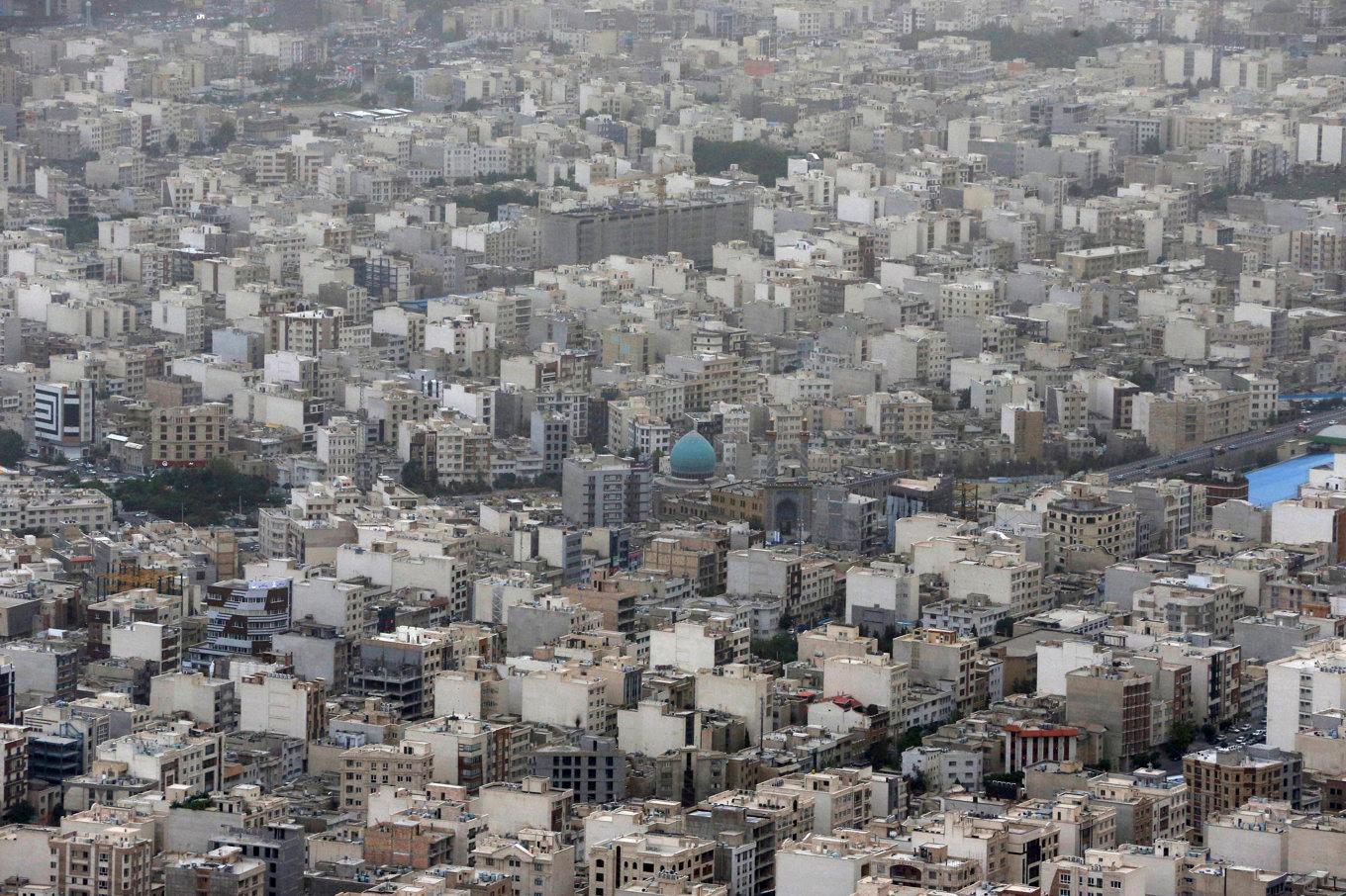 Irans huvudstad Teheran kommer hållas stängd på onsdagen på grund av höga temperaturer. Arkivbild. Foto: Vahid Salemi/AP/TT