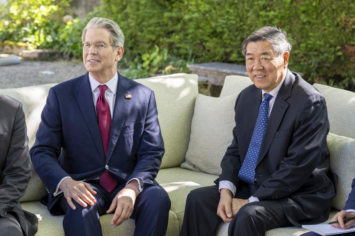 USA:s finansminister Scott Bessent och Kinas vice premiärminister He Lifeng kommer till Stockholm nästa vecka. Bilden är från ett möte i Genève i maj. Foto: Martial Trezzini/AP/TT