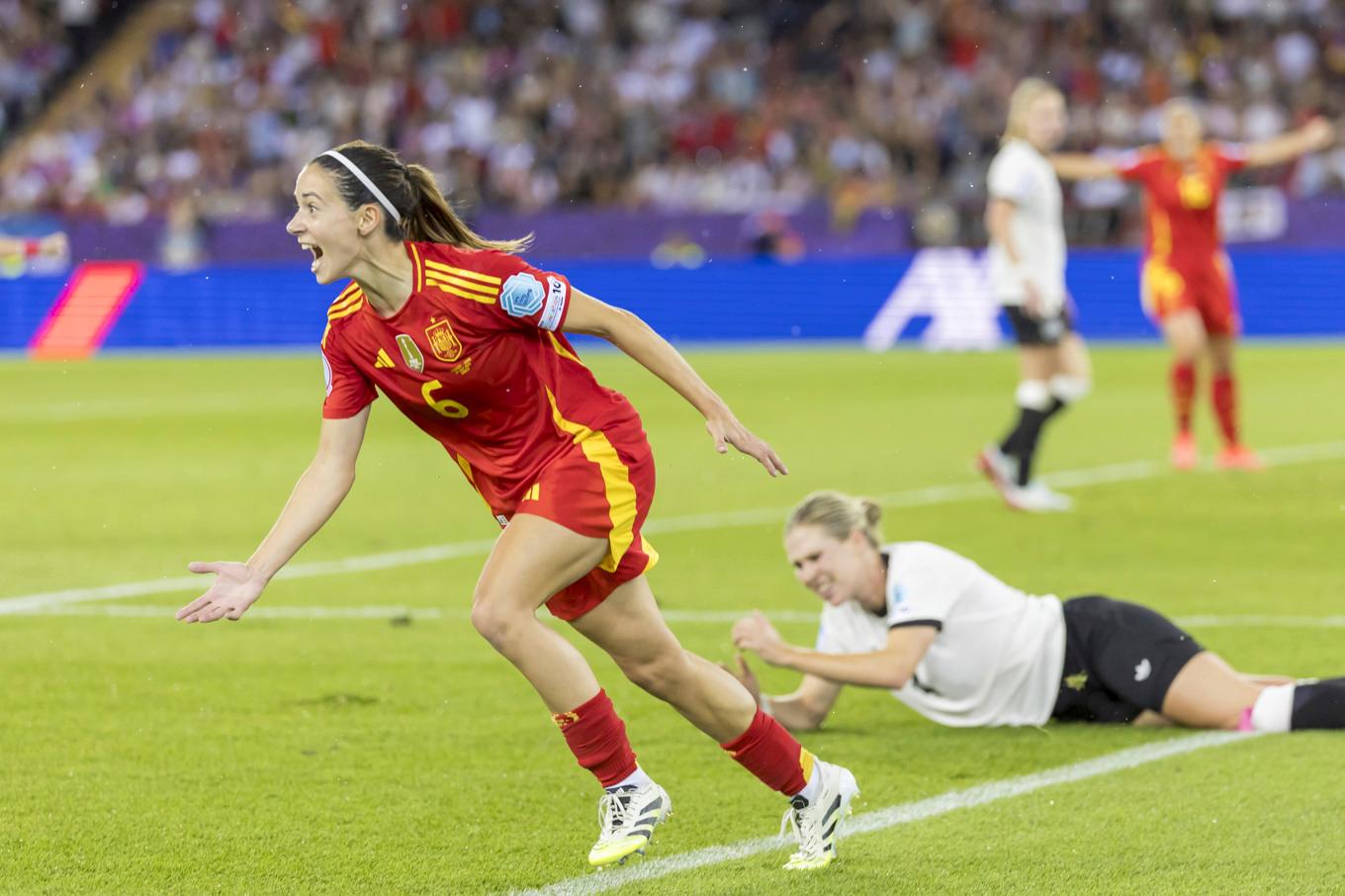 Spaniens Aitana Bonmati avgör semifinalen mot Tyskland. Foto: Michael Buholzer/AP/TT