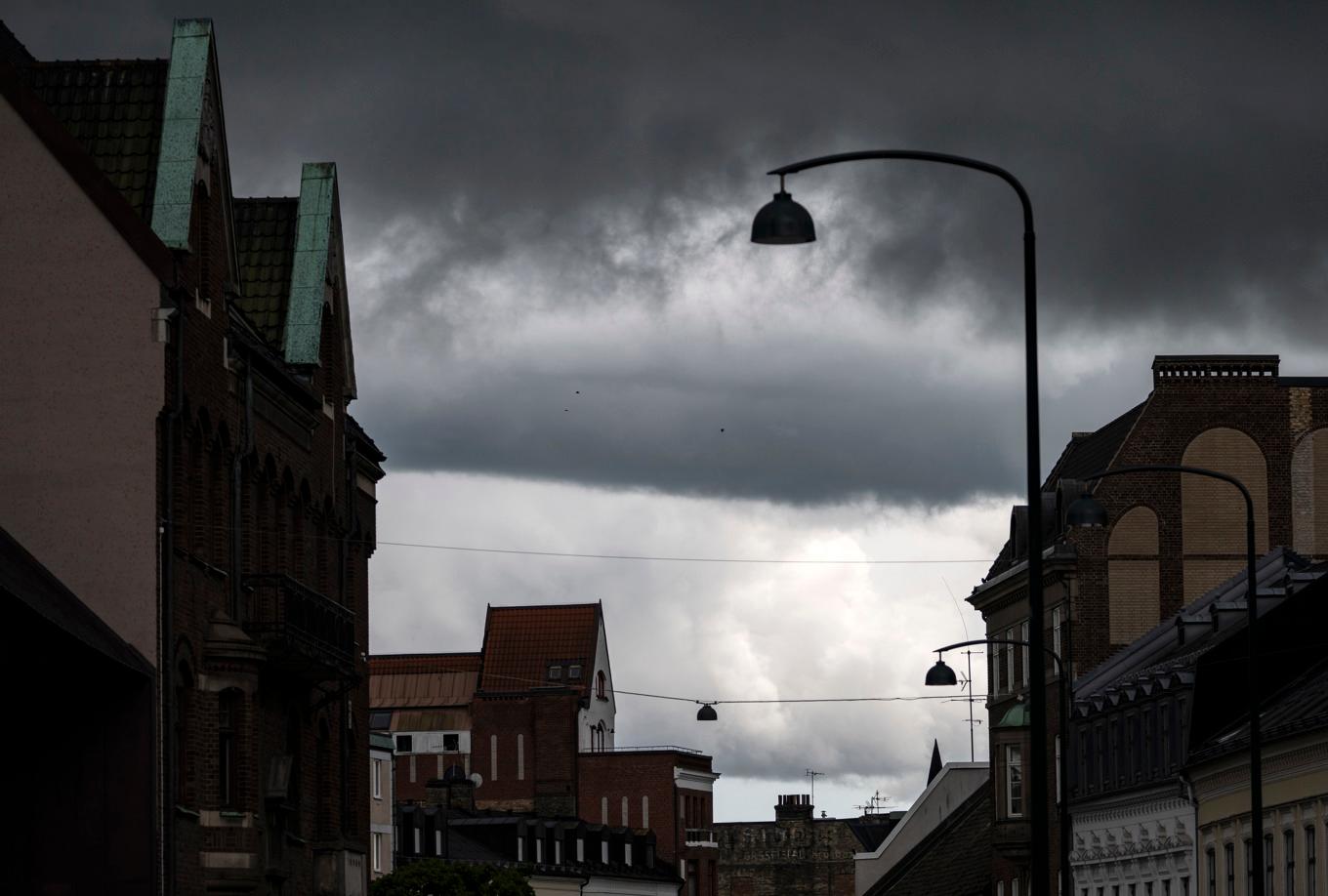 SMHI har utfärdat en gul varning för skyfallsliknande regn. Arkivbild. Foto: Johan Nilsson/TT