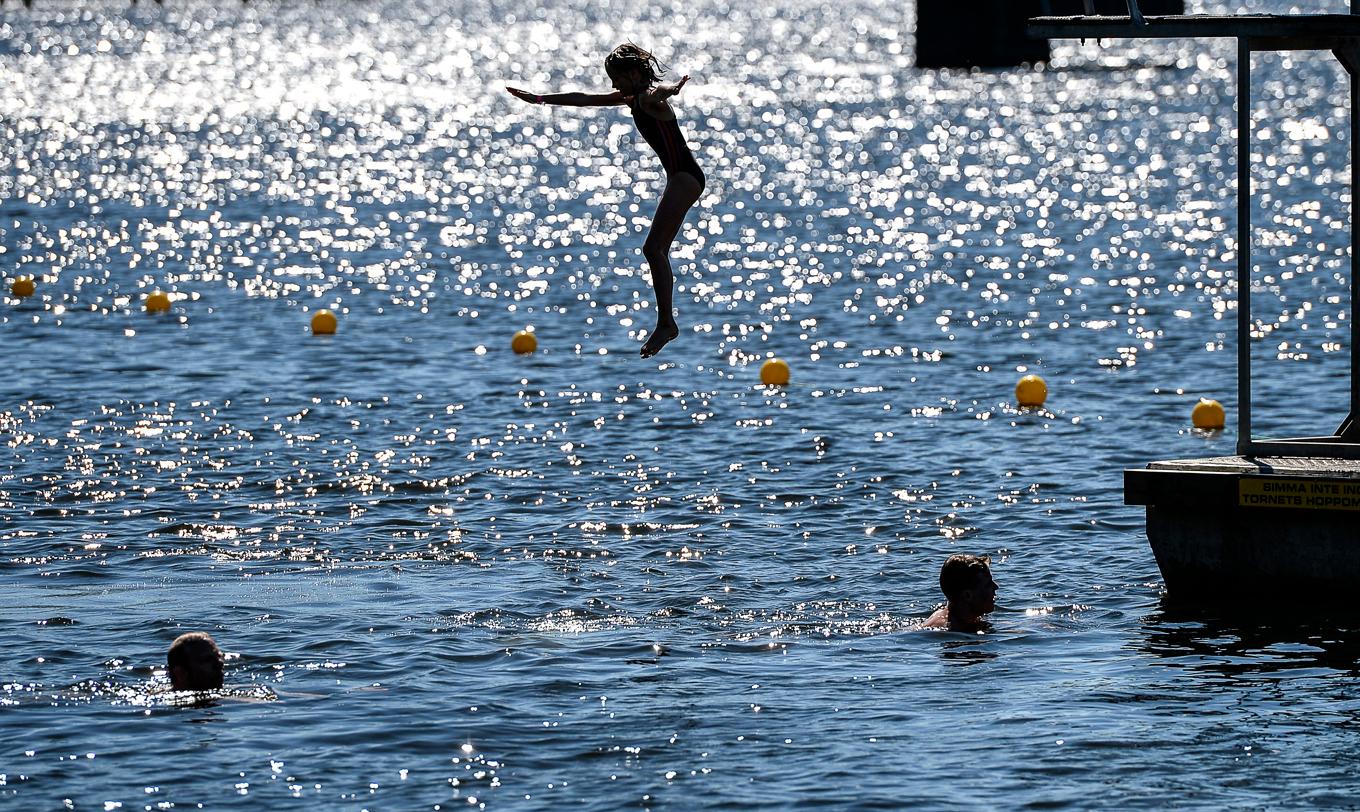 Minst sex personer drunknade i fredags i Finland, och tillbuden har varit många under värmeböljan. Arkivbild. Foto: Anders Wiklund/TT