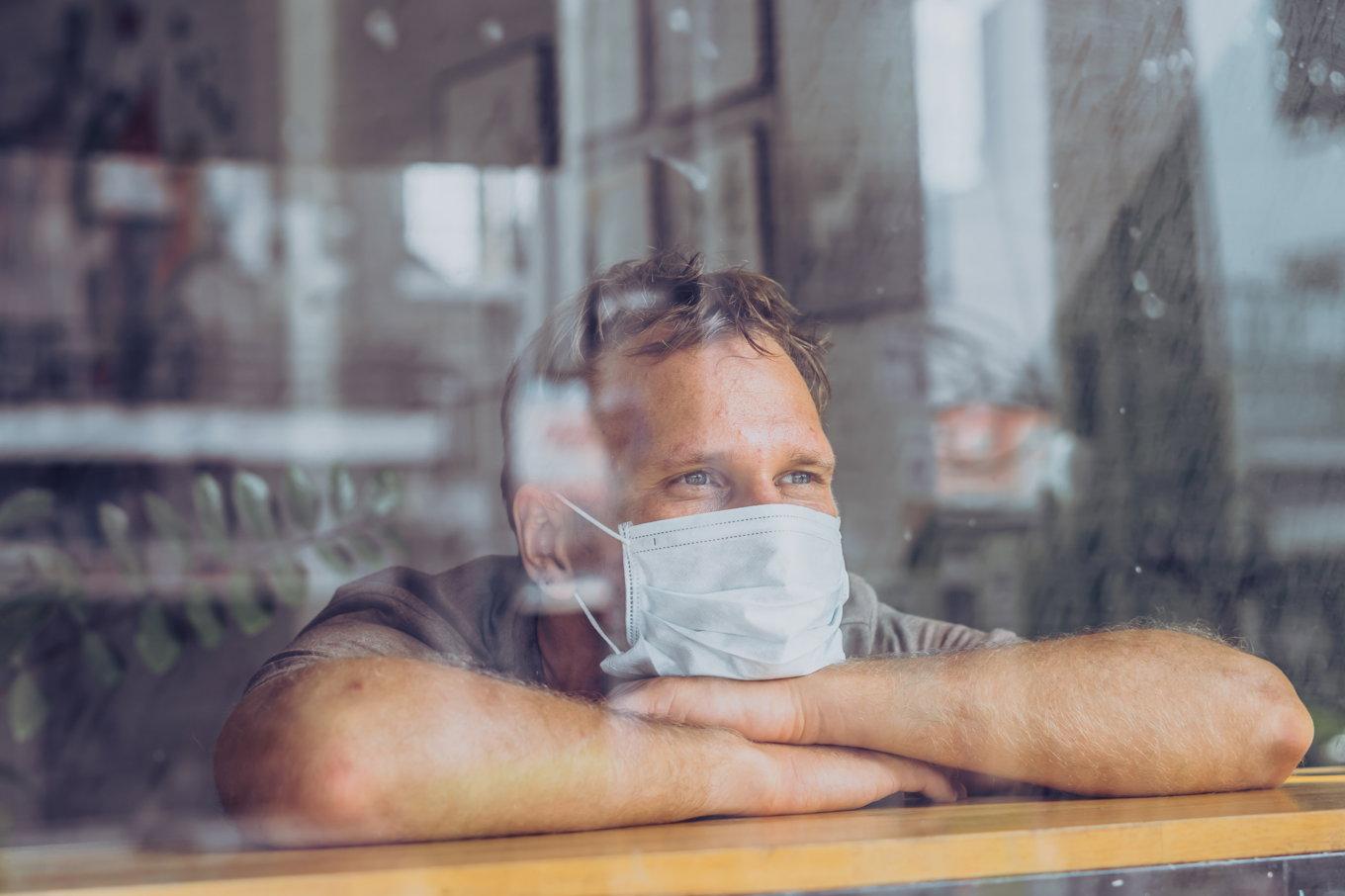 Livststilsfaktorer, som ensamhet och fysisk inaktivitet, kan vara en förklaring till att hjärnan åldrades snabbare under pandemin. Arkivbild. Foto: Andrei Siturm/Shutterstock/TT