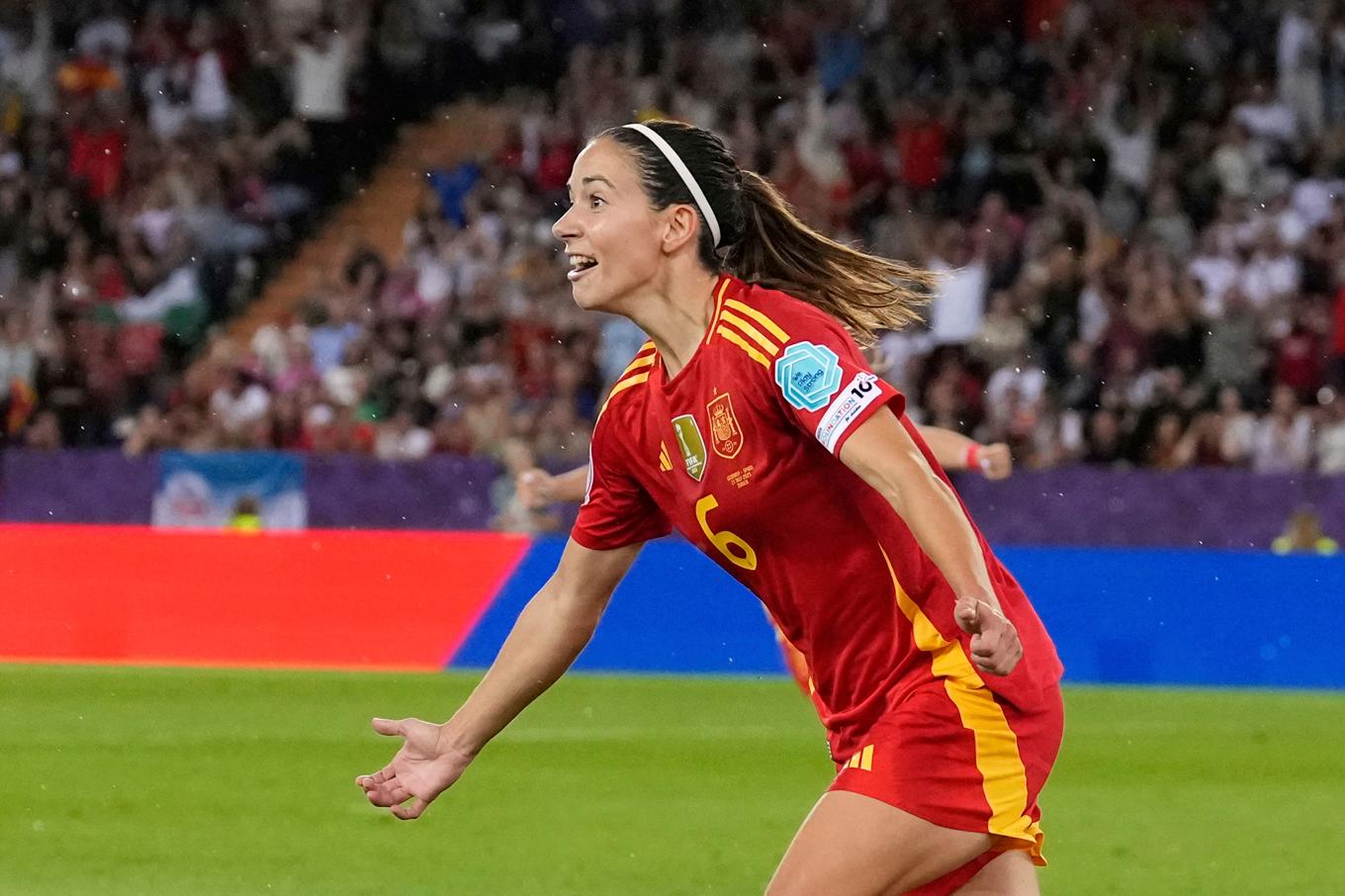 Aitana Bonmatí firar segermålet mot Tyskland. Foto: Alessandra Tarantino/AP/TT