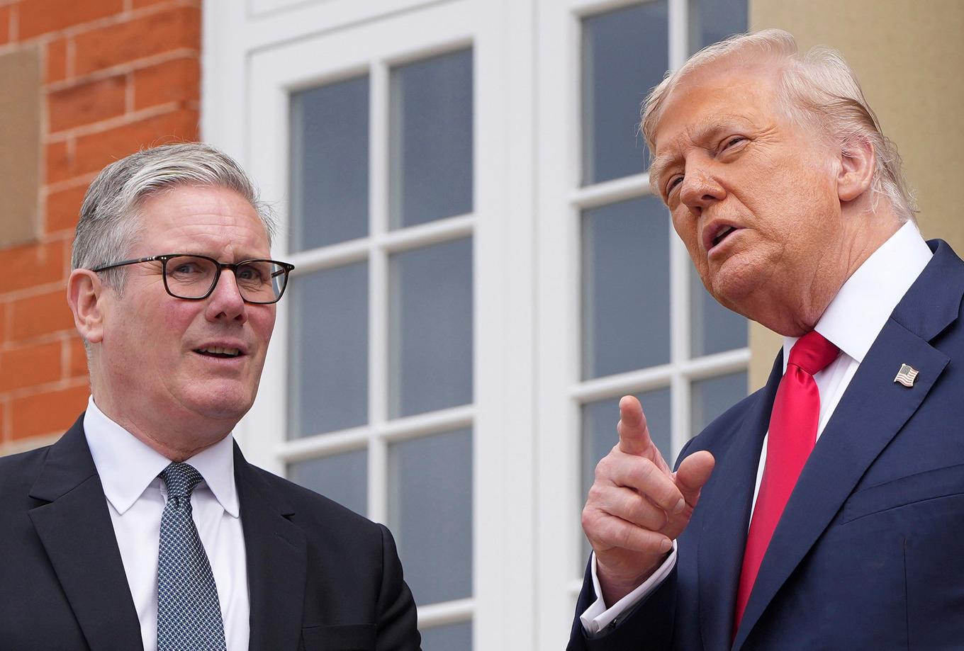USA:s president Donald Trump tillsammans med Storbritanniens premiärminister Keir Starmer i Skottland. Foto: Christopher Furlong/AP/TT